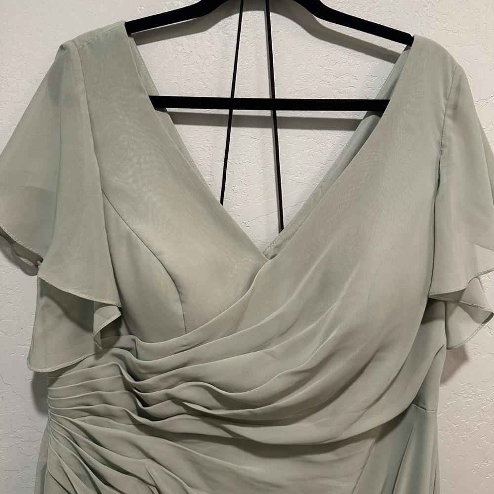 Super flattering JJs House bridesmaids dress - Picture 9 of 11